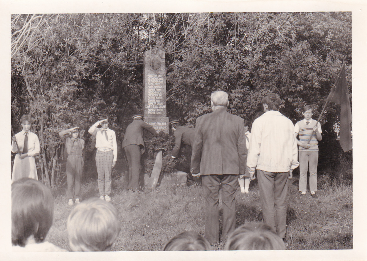 1988_15_ucteni_pamatky.jpg
