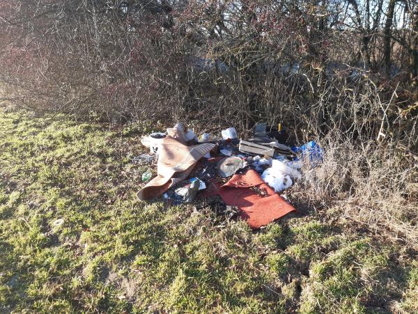 Odpadky, černá skládka, vraky