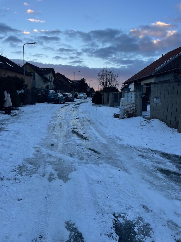 Chodníky/komunikace