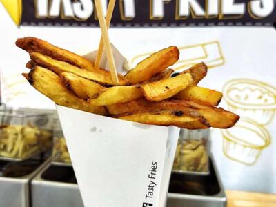 Dneska to bude nářez na @lipnosportfest s @kasparek_v_rohliku, @portless.cz, @michalhruza, @mirozbirka a @davidkollerofficial. Tak se k nám přijďte posilnit!  #fries #tastyfries #bestfries #foodporn #food #ga