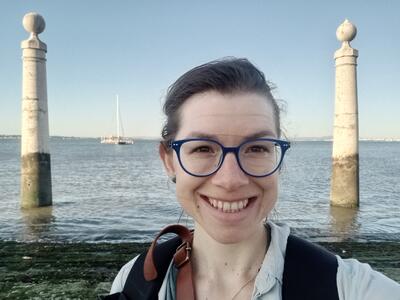 Katka Bartošová u řeky Tejo, Lisabon